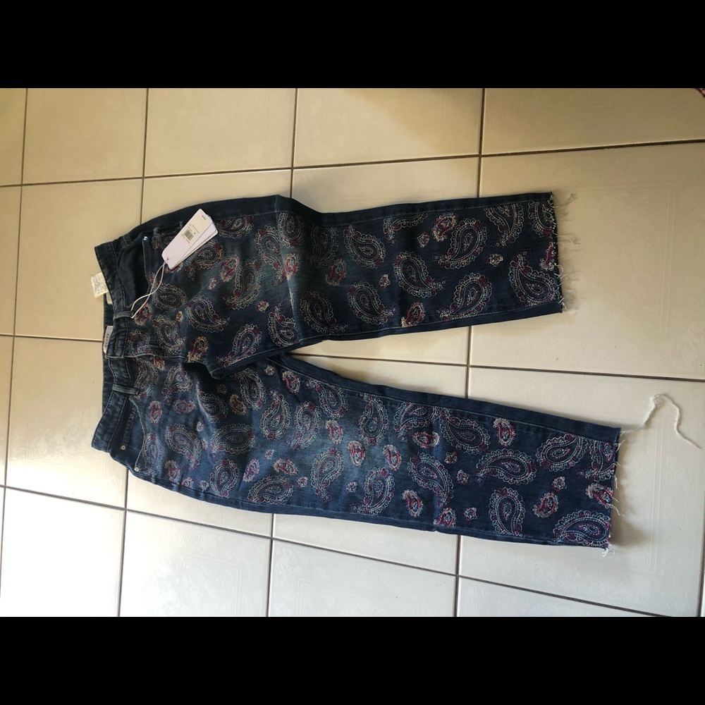 Raw hem cropped jeans